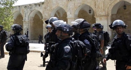 شرطة الاحتلال تقتحم مصلى باب الرحمة في الأقصى
