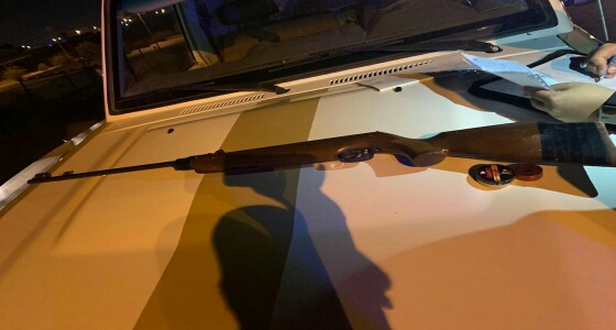 بالصور.. ضبط عدد من الأشخاص بحيازتهم أسلحة نارية وبيضاء بالطائف