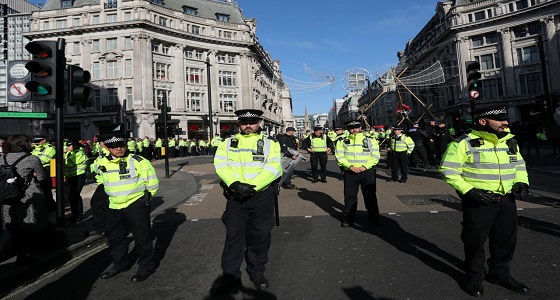 العثور على 39 جثة في شاحنة ببريطانيا 