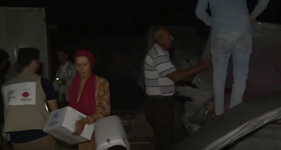 بالفيديو.. العائلات السورية تهرب من القصف التركي إلى العراق 