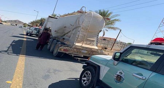 «المرور» يقبض على قائد شاحنة «التجاوز» الخطير