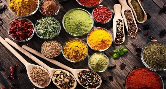 أبرزها القرنفل والحبهان .. 5 توابل تعزز القدرة الحميمية لدى الرجال