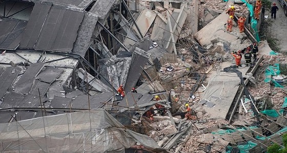 مصرع وإصابة 39 حوثيًا في انهيار مبنى سكني