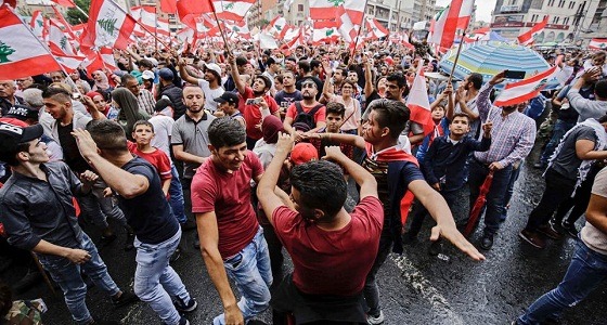 2088 سعودي خرج من لبنان مع دخول المظاهرات يومها الثامن