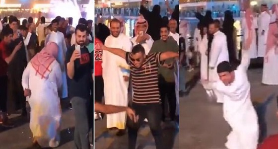 بالفيديو.. شباب يؤدون «رقص حر» على أغنية مايكل جاكسون بموسم الرياض