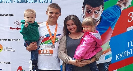 رجل يلقي بنفسه وطفليه من الطابق التاسع لطلب زوجته الطلاق