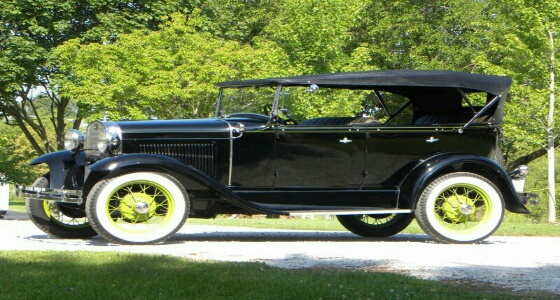 بالصور.. العثور على أقدم سيارتين دخلتا مدينة العلا قبل 89 عاما