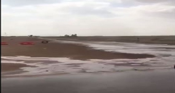 بالفيديو.. هطول أمطار غزيرة على جنوب الدوادمي بالرياض 