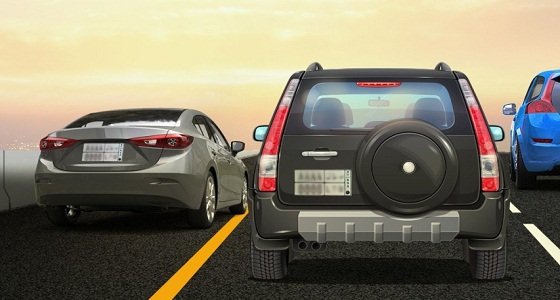 المرور: استخدام أكتاف الطريق للتجاوز مخالفة ولها عقوبتها