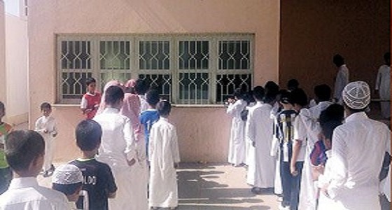 «التعليم» توضح سبب منع بيع الفول السوداني في المقاصف المدرسية