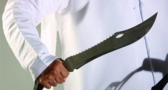 شاب يهدد أسرته بـ«السيف والساطور» في الطائف.. والأمن يباشر