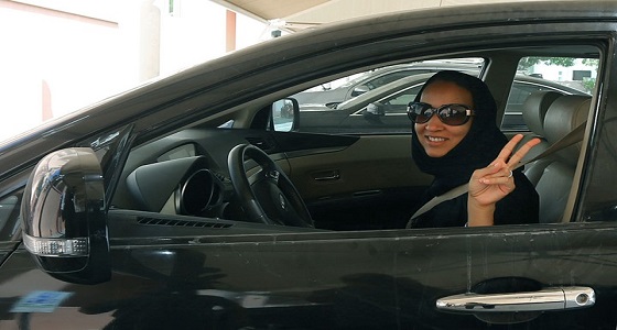 فتح مدارس تعليم قيادة السيارات الخاصة بالرجال أمام النساء