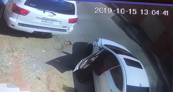 بالفيديو.. شرطة الرياض تطيح بعصابة تخصصت في سرقة المواطنين تحت تهديد السلاح 