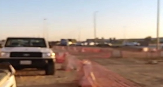 بالفيديو.. مخالفة مواطن ارتدى ثوب النوم في أحد شوارع سكاكا