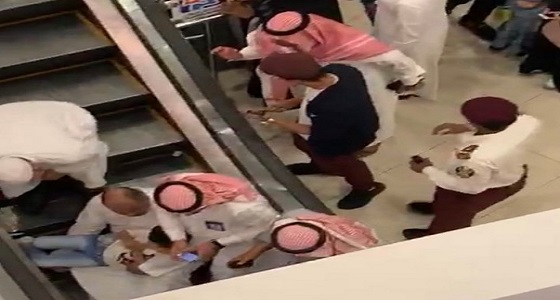 الدفاع المدني يحرر قدم طفل علقت في سلم كهربائي بجدة