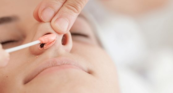 طرق آمنة لإزالة شعر الأنف.. أبرزها  التشذيب بالمقص