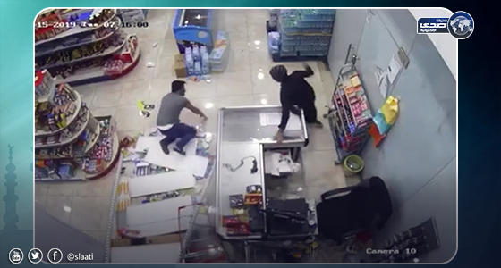 بالفيديو.. الإطاحة بأشخاص حاولوا سرقة محل تجاري بعسير