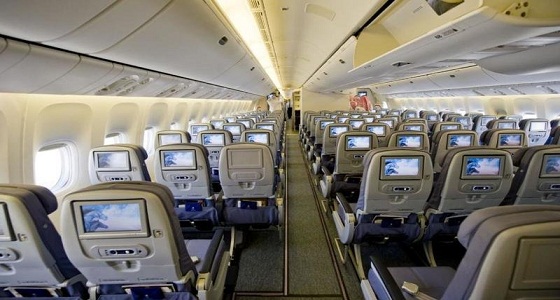 طبيبة تتدخل لإنقاذ مريض على رحلة الرياض – جازان