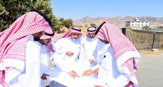 رئيس بلدية تنومة يقف ميدانياً على عدد من المشاريع البلدية