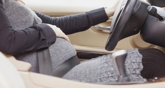 نصائح هامة لأمان وراحة المرأة الحامل عند قيادة السيارة