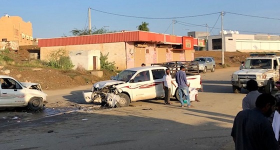 بالصور.. إصابة 10 أشخاص في اصطدام سيارتين بالقنفذة بينهم 6 طلاب