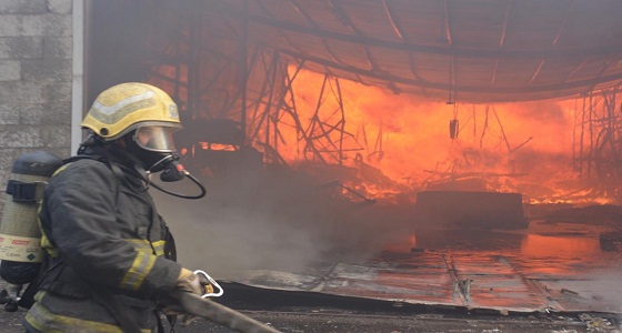 بالصور.. إخماد حريق سوق الأهدل بجدة دون إصابات