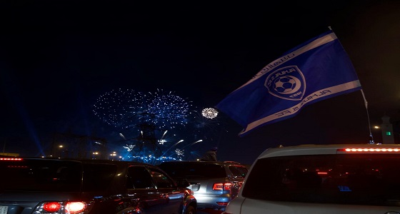بالصور.. إطلاق الألعاب النارية في بوليفارد الرياض احتفالًا بالهلال