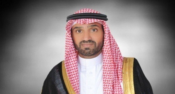 لحظة مؤثرة بين وزير العمل ومعلمه في الجامعة (فيديو)