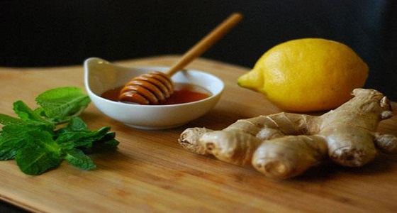 أبرزها العسل والزنجبيل .. أطعمة ومشروبات متوفرة بمنزلِك تعالج الأمراض