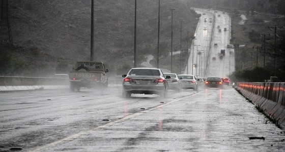 تحذير لقائدي السيارات من الأمطار في 3 محافظات بمكة