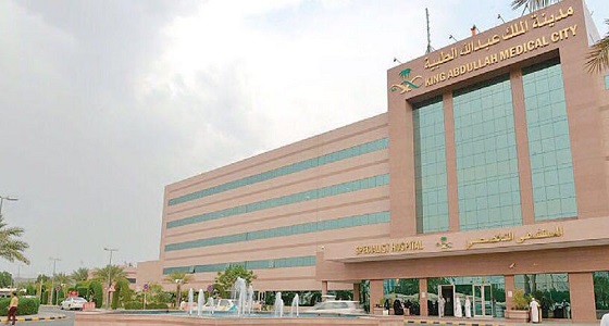 تدخل طبي دقيق يخفف اَلام ستينية من ضغط الفقرات الصدرية بمدينة الملك عبدالله الطبية