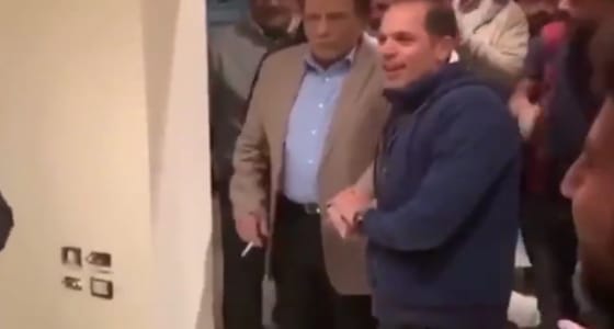 بالفيديو.. عادل إمام يرقص بطريقة عفوية في عيد ميلاد نجله