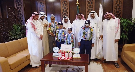 القيادة التعليمية بمكة تكرم الأبطال الفائزين بالمركز الأول بجائزة التميز الكشفي على مستوى المملكة