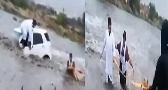 بالفيديو.. لحظة إنقاذ مواطن من سيول وادي سيسد بالطائف