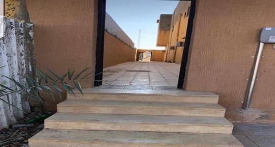 بالصور .. مواطن بعرعر يقتطع مساحة من منزله ويفتح ممرا لجيرانه إلى المسجد