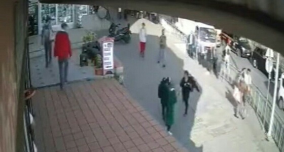 بالفيديو.. استمرار الاعتداء على السيدات المحجبات بـ تركيا