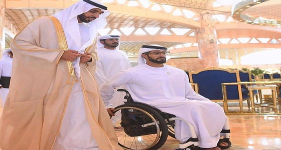شاهد.. حفيد الشيخ زايد يلفت الانتباه على كرسي متحرك خلال اتفاق الرياض