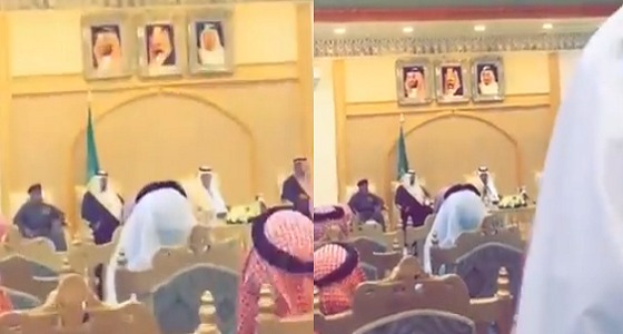 رافضًا سماع قصيدته.. الأمير خالد الفيصل لـ مواطن: أريد خدمتكم (فيديو)
