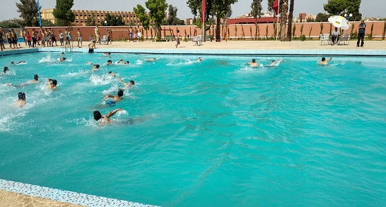 منقذ سباحة يتحرش بطفلين مستغلا عمله