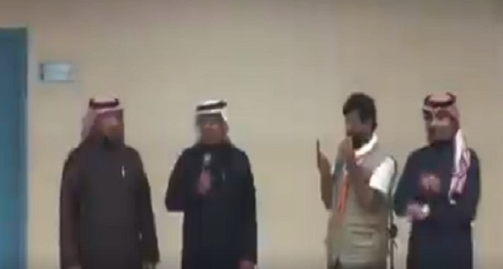 بالفيديو.. مدير مدرسة يُلغي حصة دراسية من أجل مباراة الهلال وأوراوا