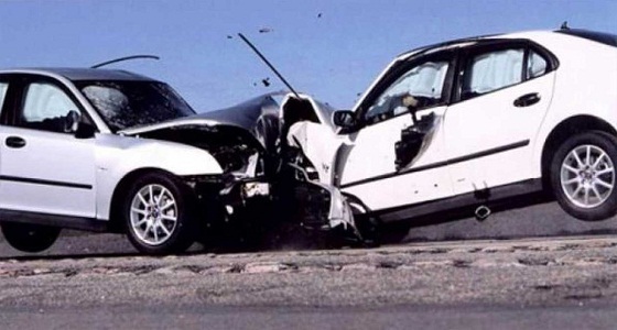 إصابات في اصطدام مركبتين بجدة