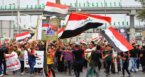 مقتل متظاهرين أصيبا بقنابل غاز في احتجاجات العراق