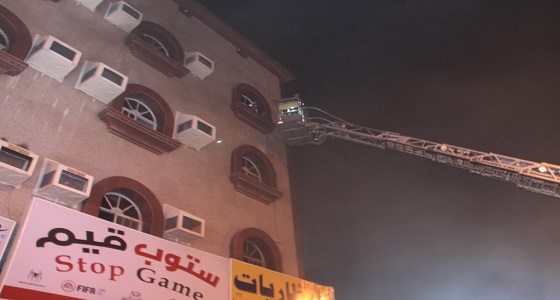بالصور.. إصابة 8 أشخاص في حريق شقة بحي الشوقية
