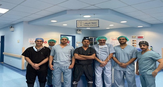فريق طبي بمستشفى أحد رفيدة يجري عمليتين نوعيتين لمريضين تعرضا لخلع في الركبة