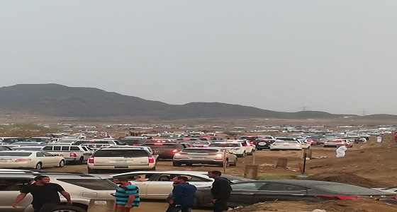 زخات المطر تحفز أهالي بحرة للخروج للتنزه