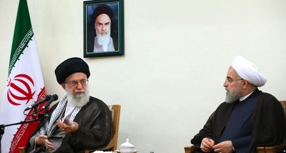 روحاني يتبرأ من أزمة البنزين ويورط خامنئي