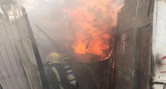 بالصور.. اندلاع حريقين في محلات وسكن عمال بالرياض ونجران