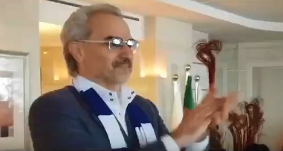 بالفيديو.. لحظة احتفال الأمير الوليد بن طلال بفوز الهلال بدوري أبطال آسيا 