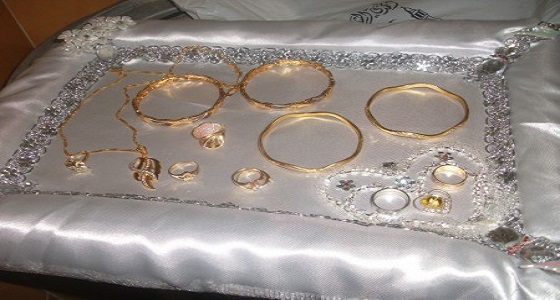 فتاة تستغل خطيبها وتبيع «الشبكة» لحبيبها السابق ليتزوجها!