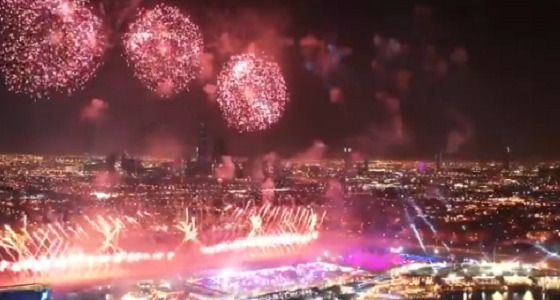 أبراج الرياض تتزين بالألعاب النارية